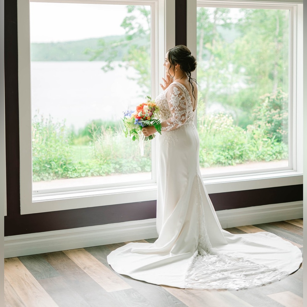 Madi Lane | Brae Wedding Dress (size 18, altered for street size 12/14) - Ivory